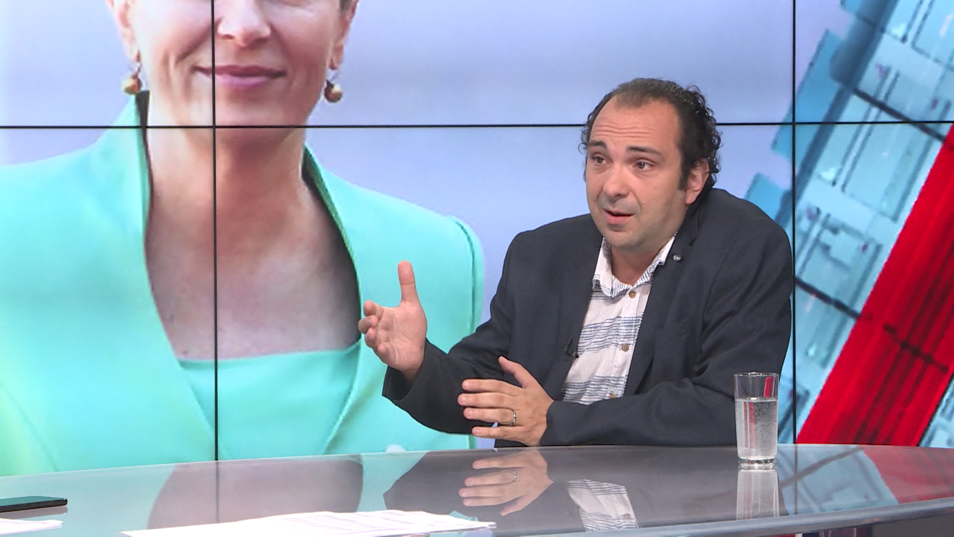 Sequence 01.00_00_57_15.Still018