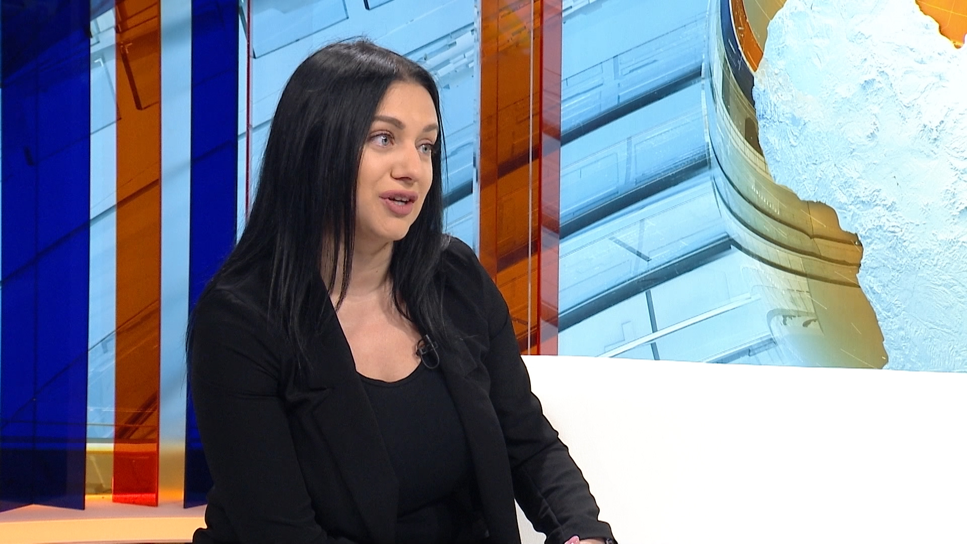 Sequence 01.00_01_42_11.Still004