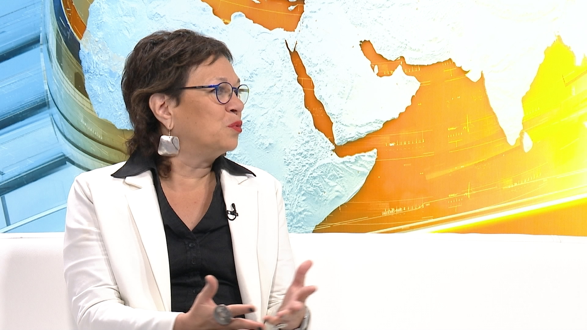 Sequence 01.00_02_33_03.Still002