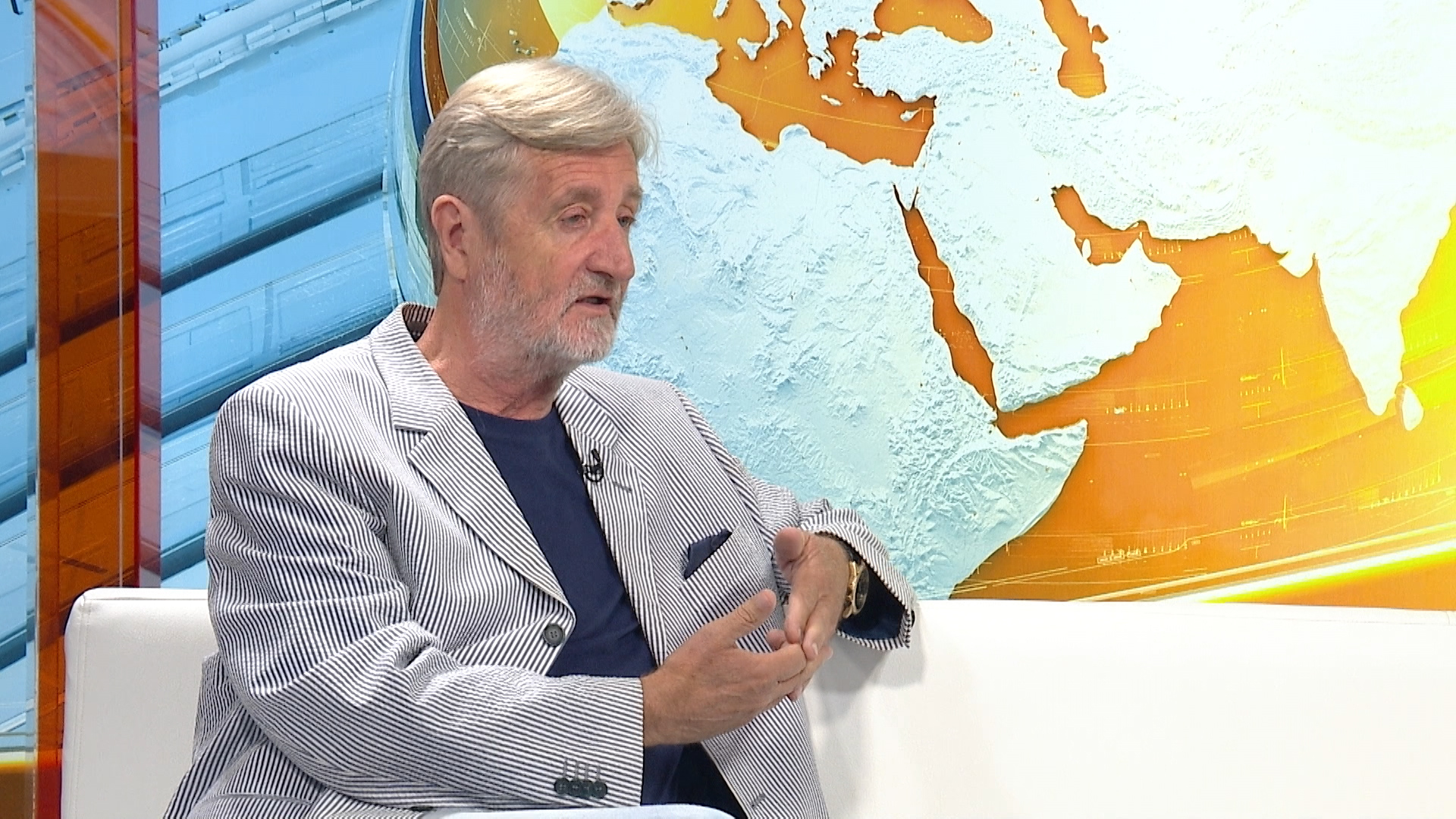 Sequence 01.00_02_43_22.Still011