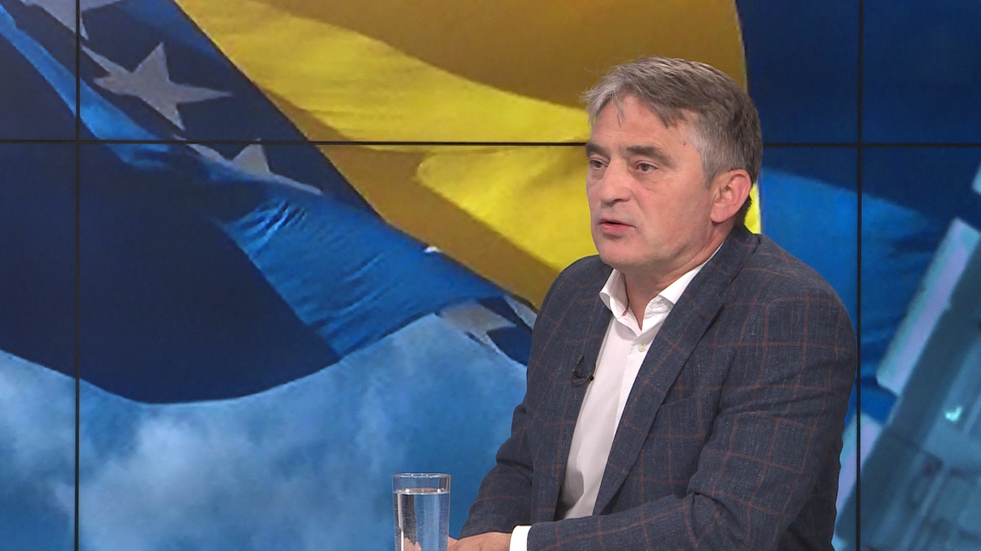 Sequence 01.00_04_42_20.Still011