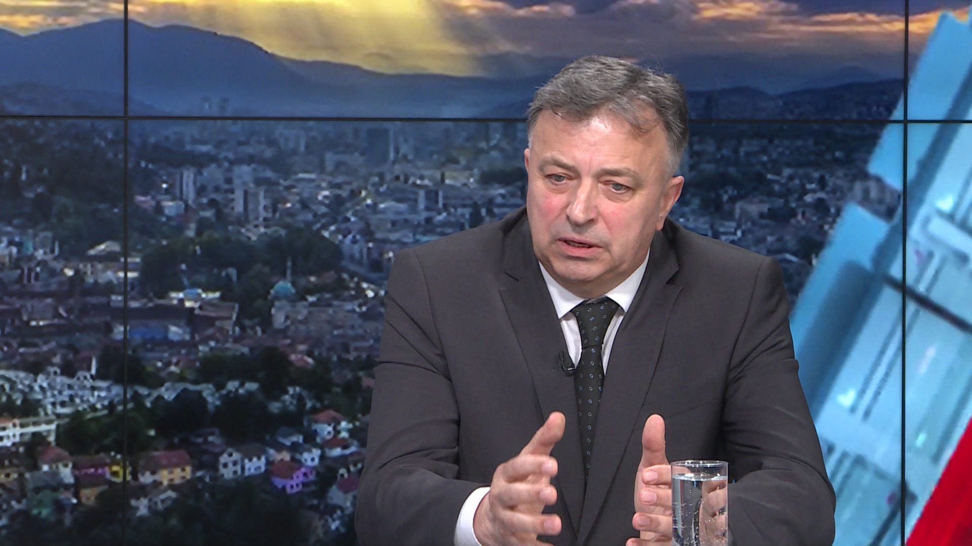 Sequence 01.00_06_50_17.Still003