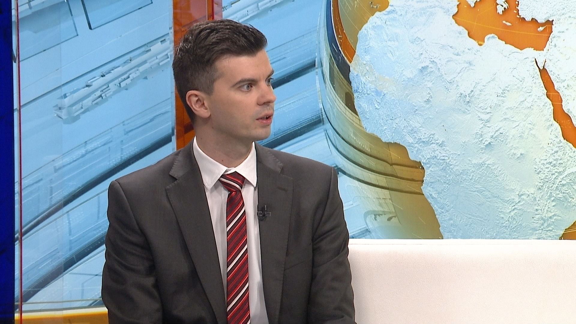 Sequence 01.00_09_35_12.Still003