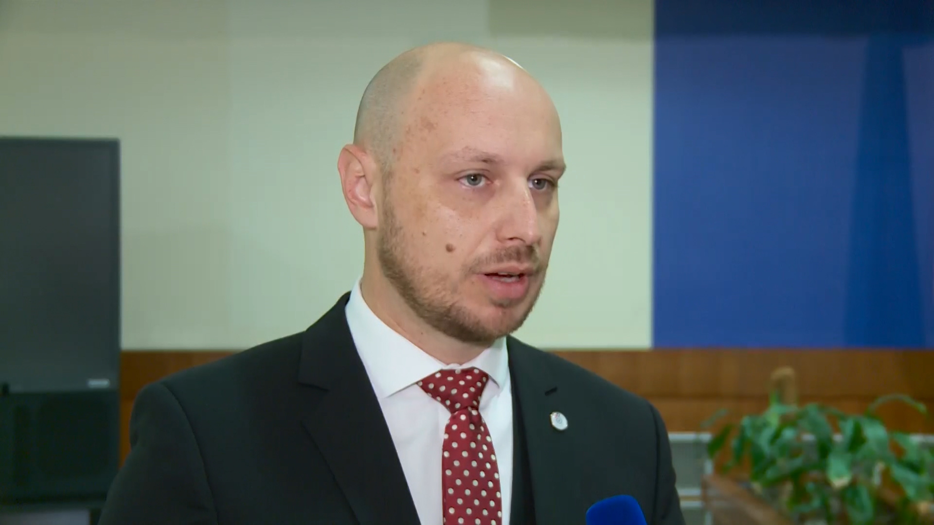 Sequence 01.00_10_48_12.Still007