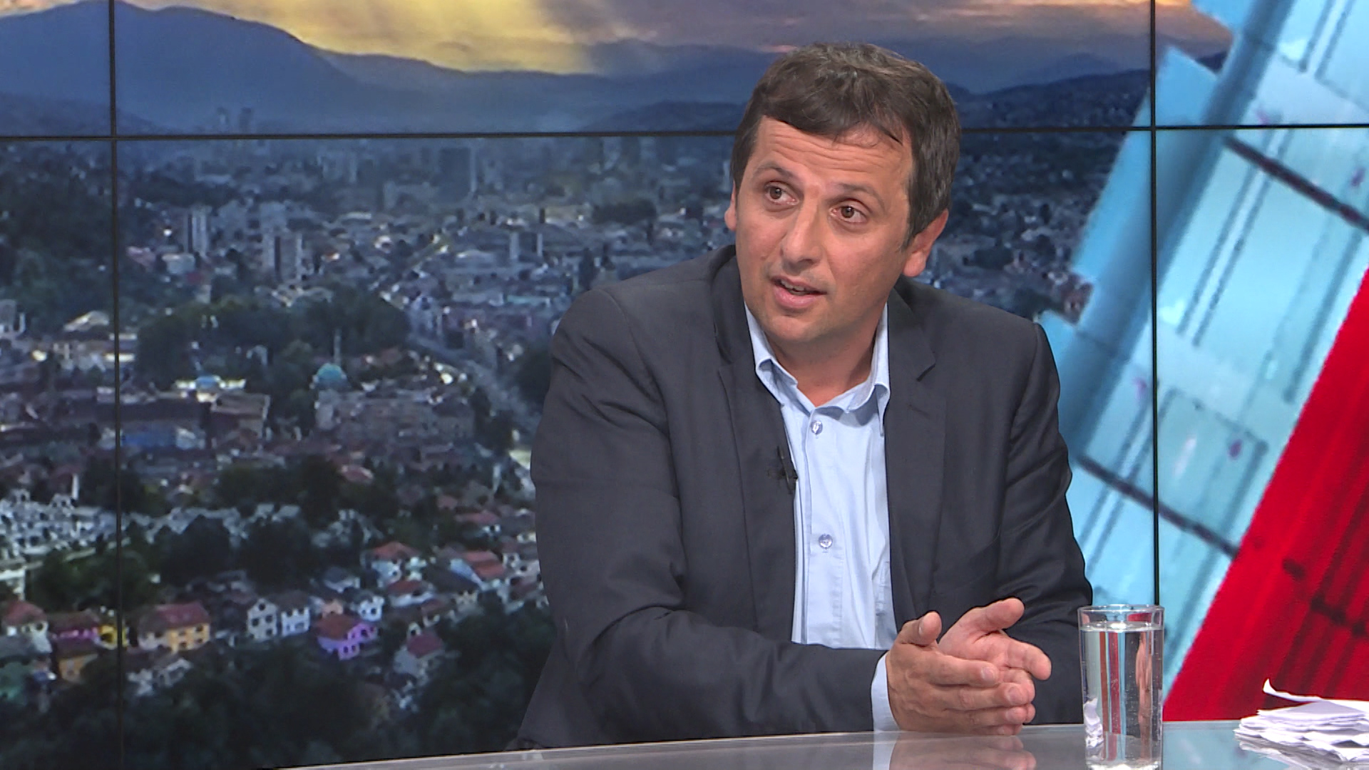 Sequence 01.00_16_52_06.Still001