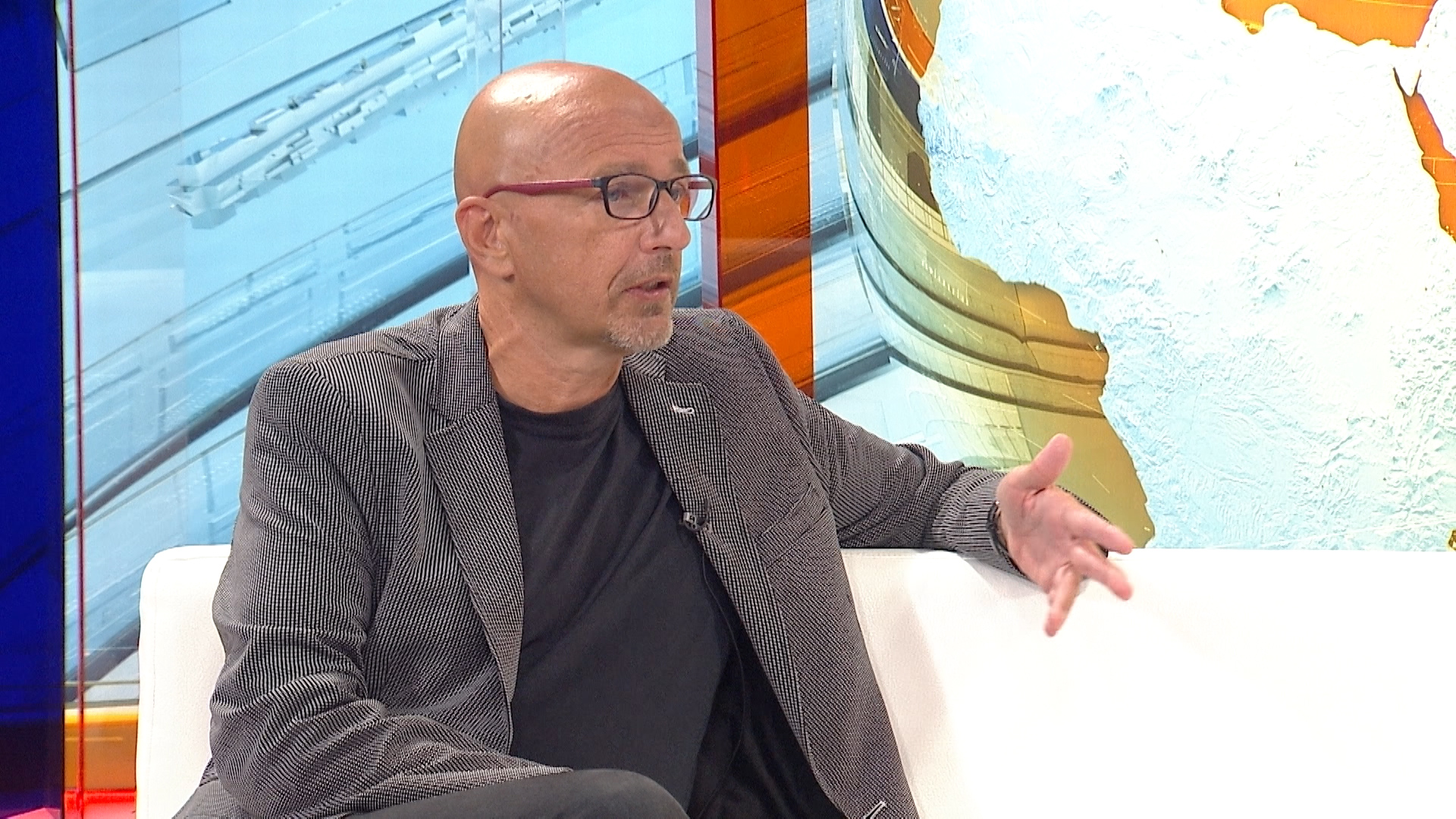 Sequence-01.Still002