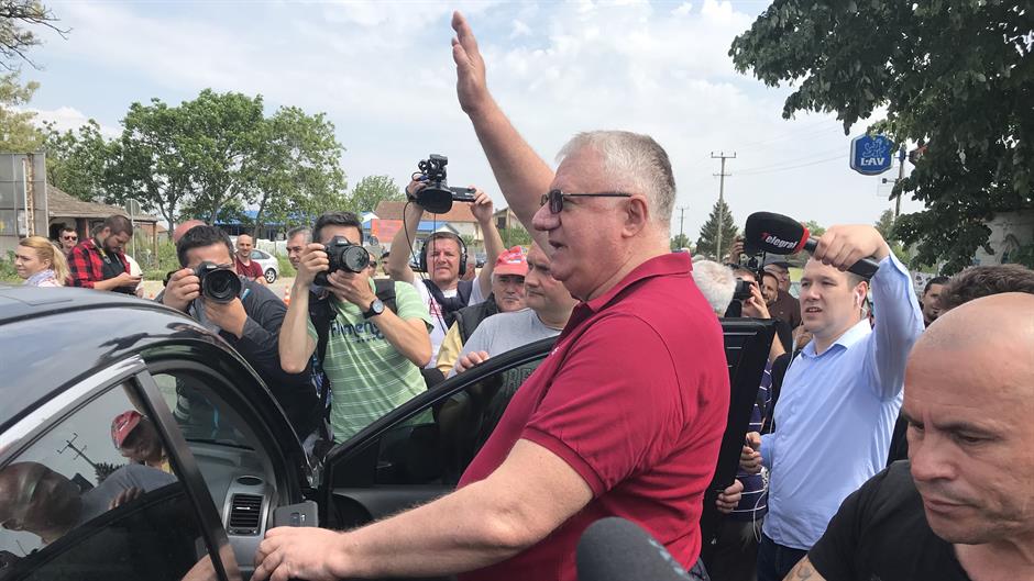 seselj-odlazi-iz-jarka