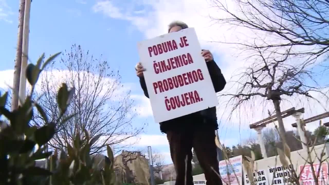 Šest godina protesta, Muharem Hindić ostao sam