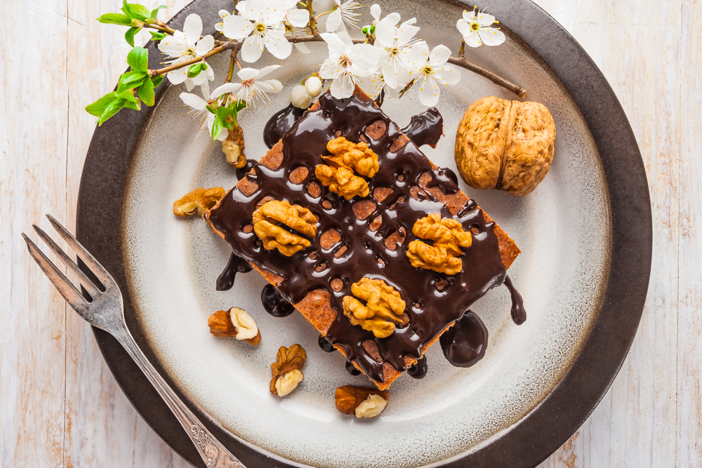 Chocolate,Cake,With,Walnuts