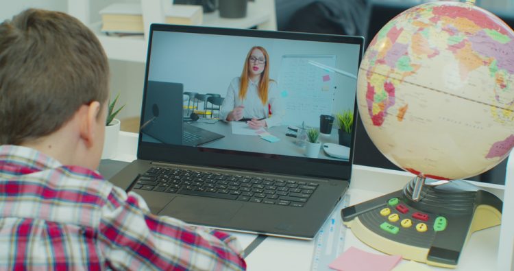 online škola shutterstock_1918811354-750x395