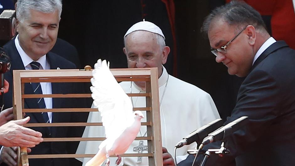 Papa Franjo, Mladen Ivanić