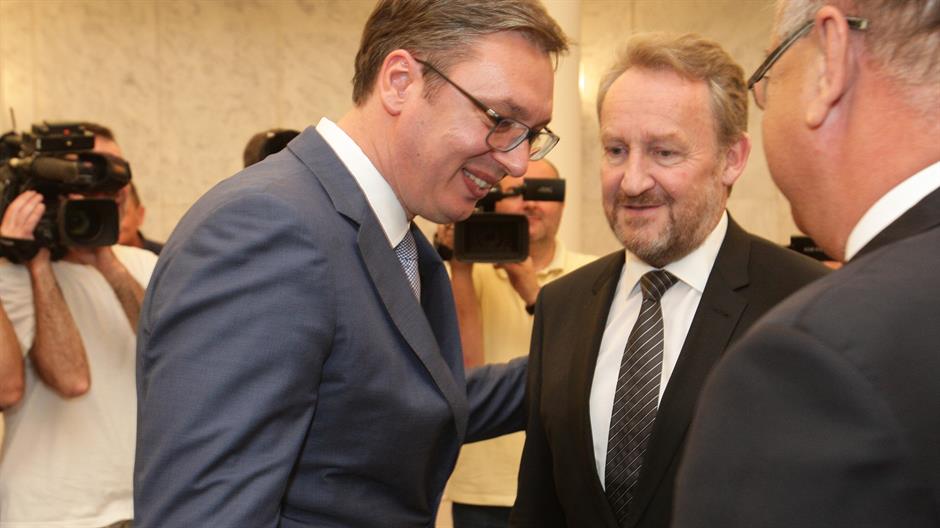 Tan2017-6-23_153222453_0