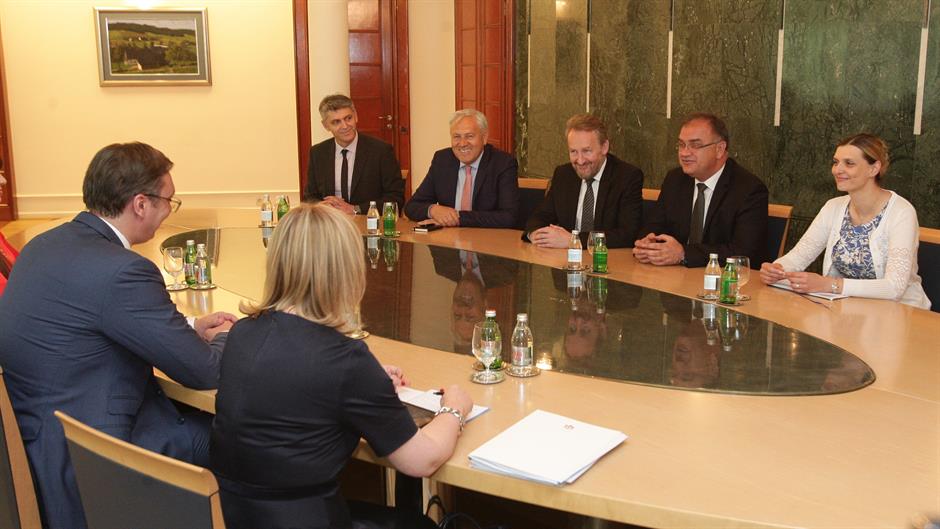 Tan2017-6-23_153234770_0