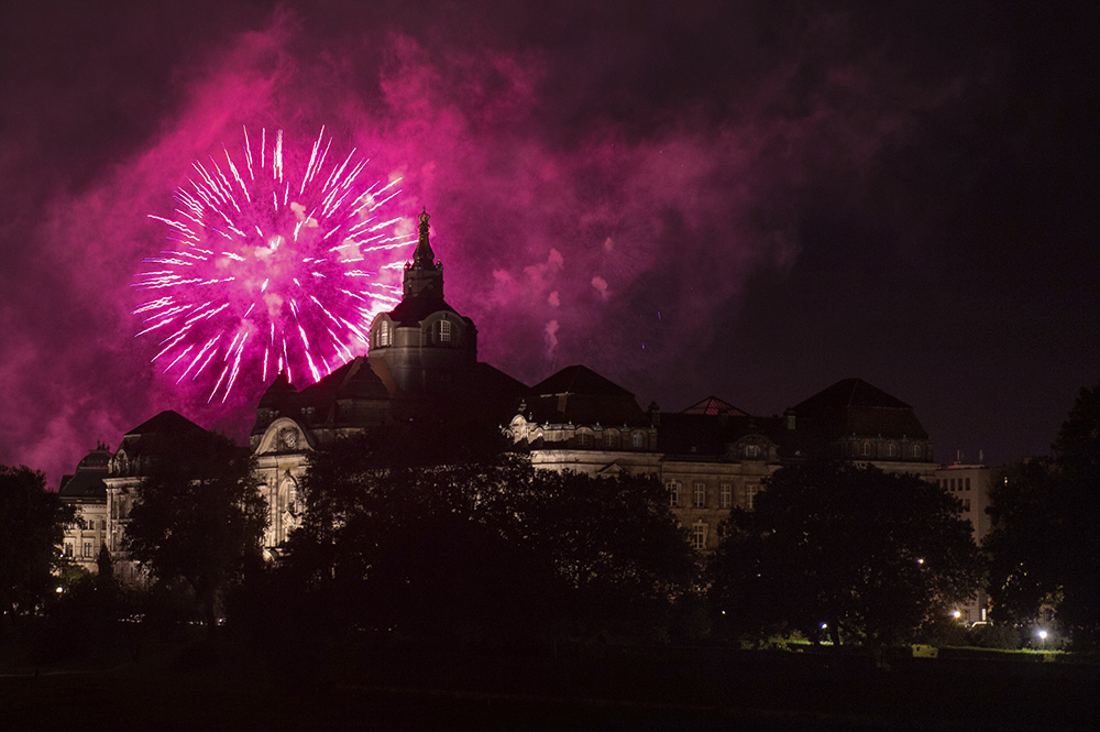 Tanjug/AP/Arno Burgi