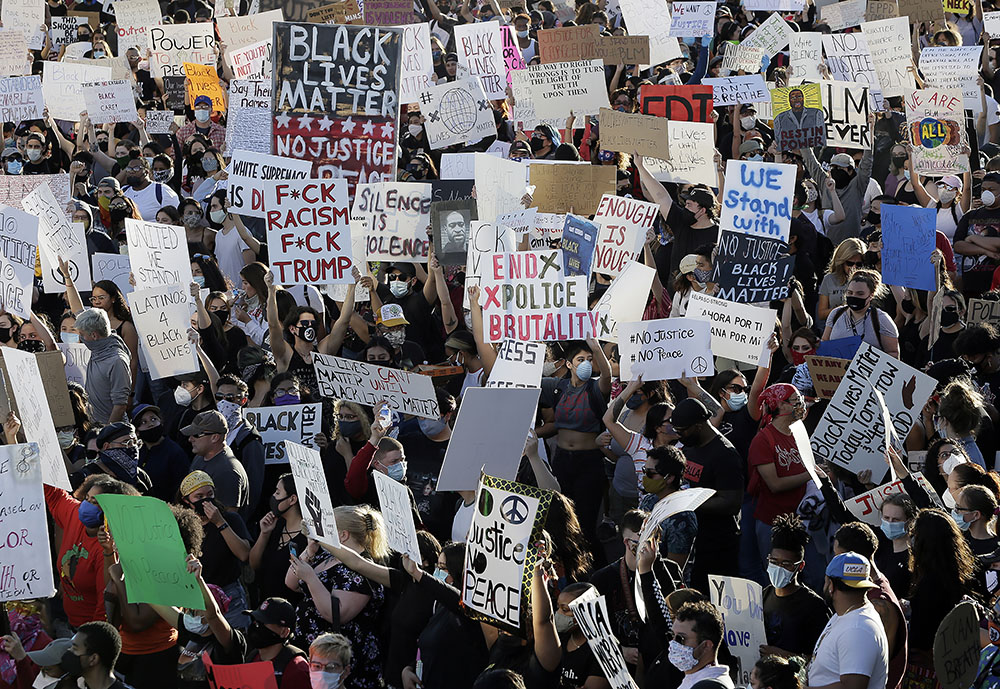 TANJUG/AP/mark MARK LAMBIE