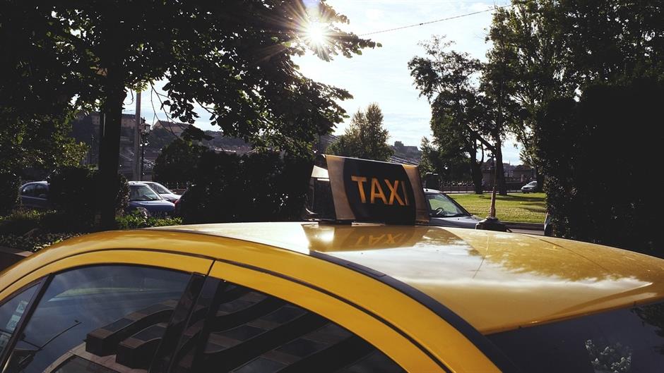 taxi-705822_1280