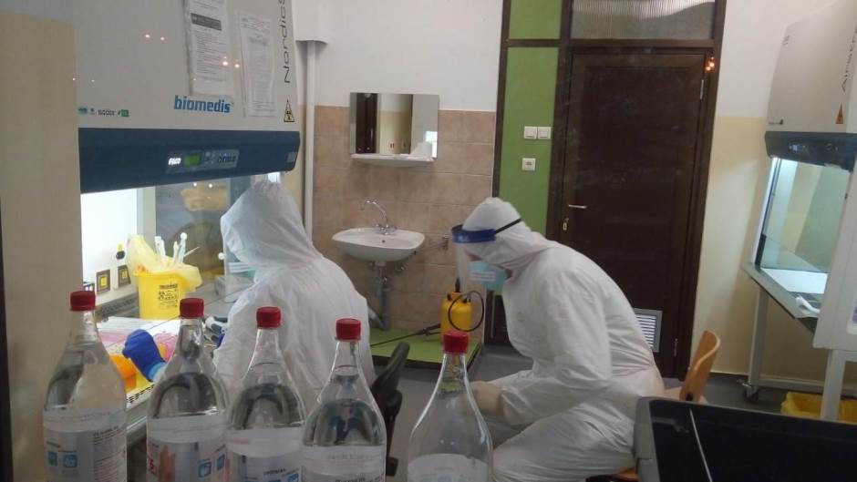 Testiranje na koronavirus, test, laboratorija, uzorak, zaštitno odelo, coronavirus, epidemija, bolest, Direkciji za nacionalne referentne laboratorije (DNRL) u Batajnici (5)