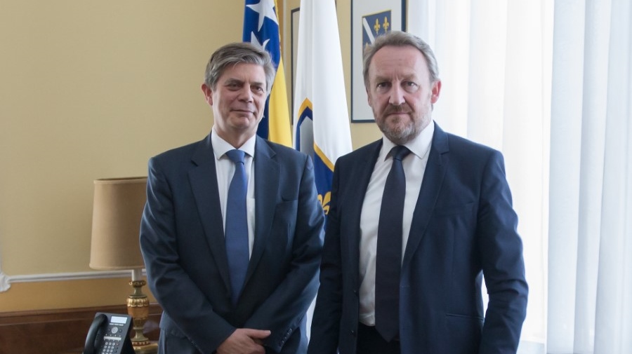 thumbnail_Izetbegović-Wigemark%2c2