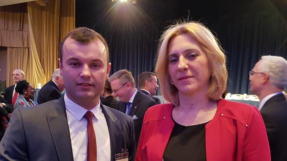 thumbnail_Predsjednica Vlade i nacelnik opstine Srebrenica na Molitvenom dorucku