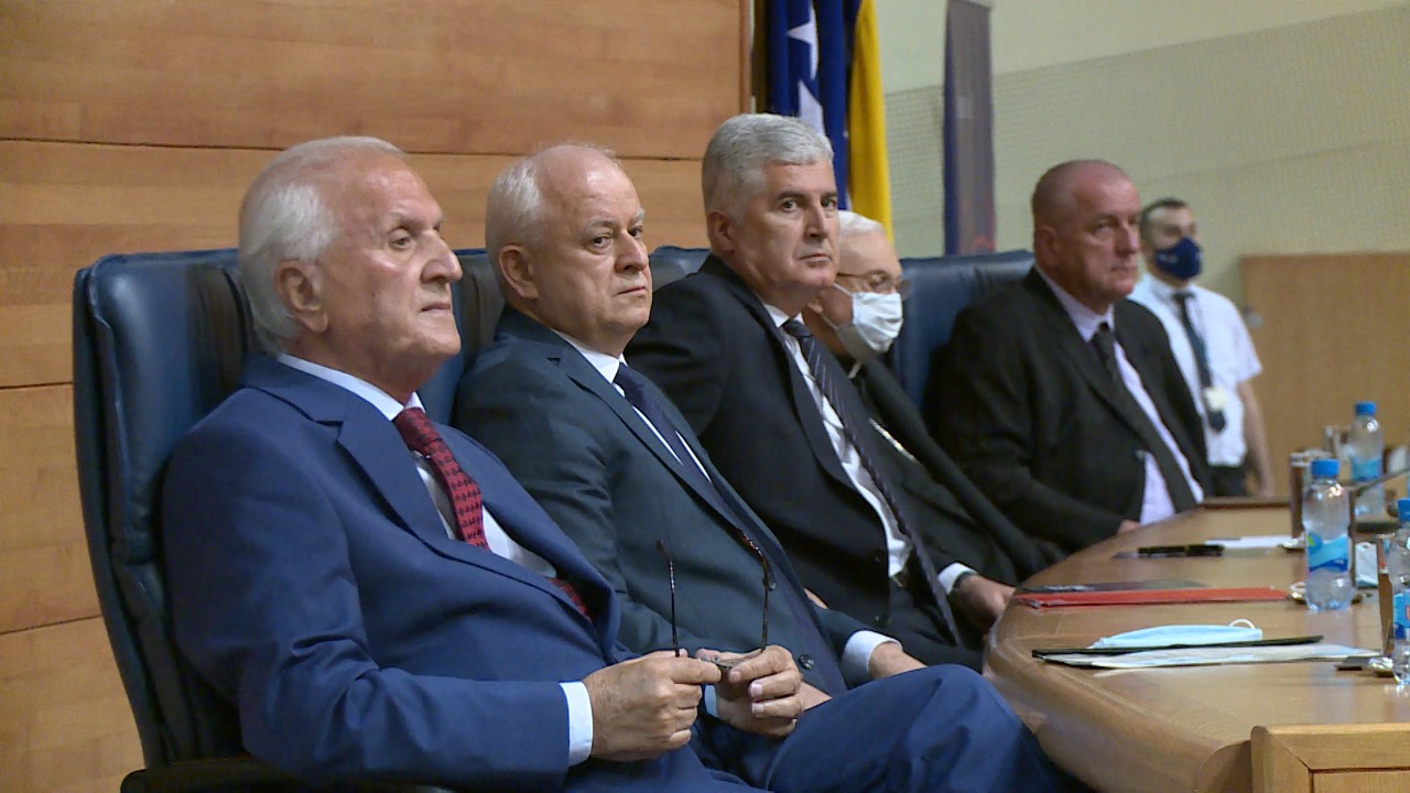 thumbnail_Covic na promociji