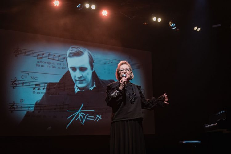 thumbnail_Gabi-Novak-750x500