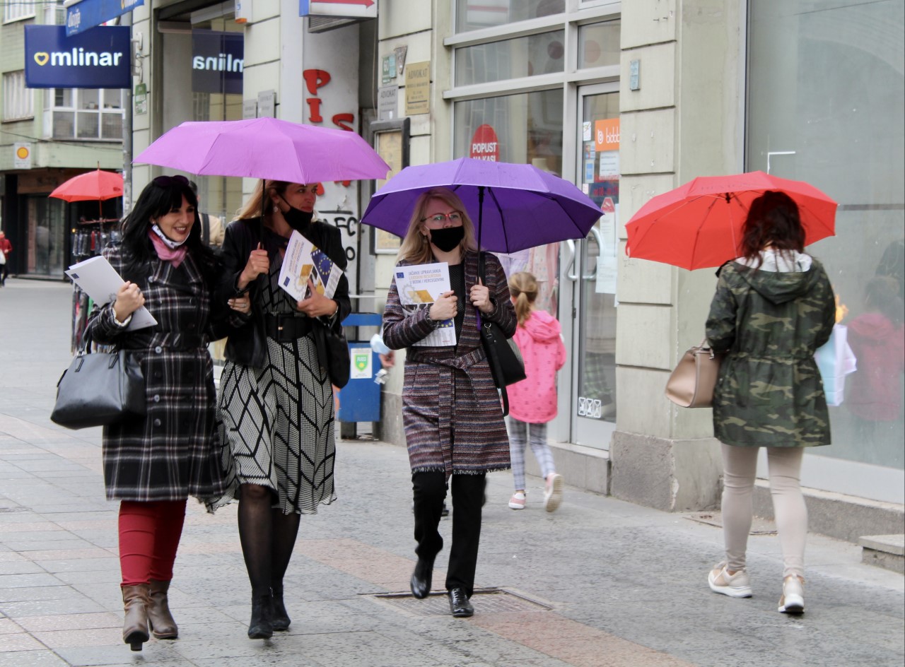 vremenska prognoza, vrijeme kiša padavine kišobrani