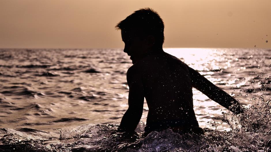 toddler-1972493_1920