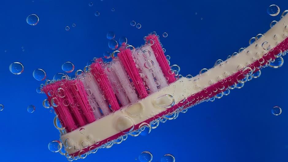 toothbrush-2675520_960_720