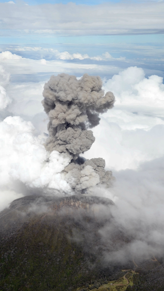 Turrialba4.jpg