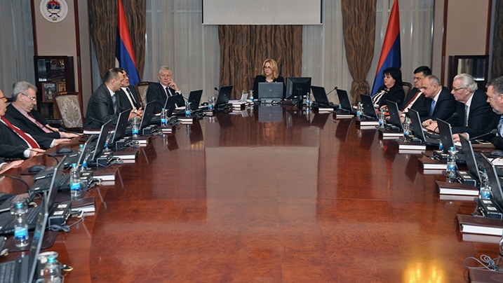 vlada 10122015