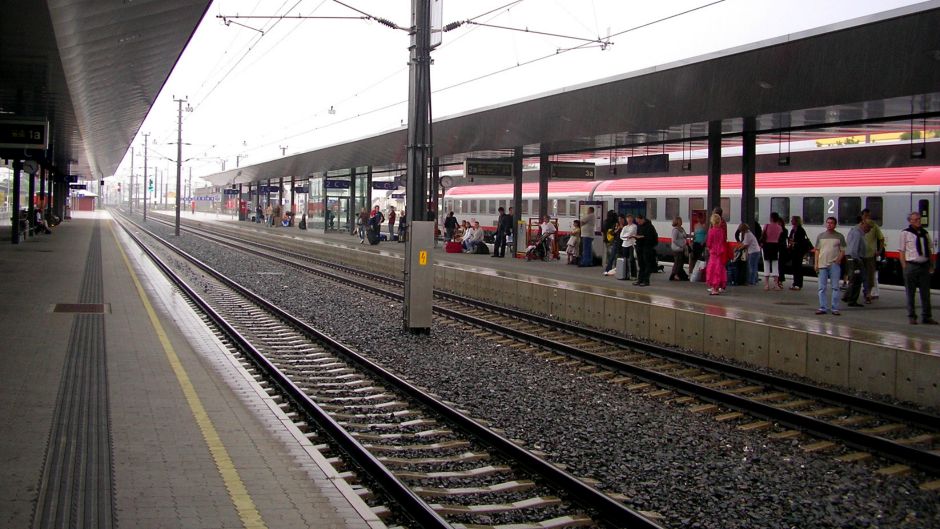 Vlak_Zeljeznica_kolodvor_morguefile