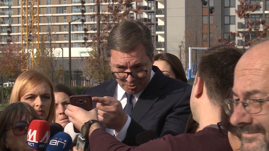 vucic-i-mobilni-273566.jpeg