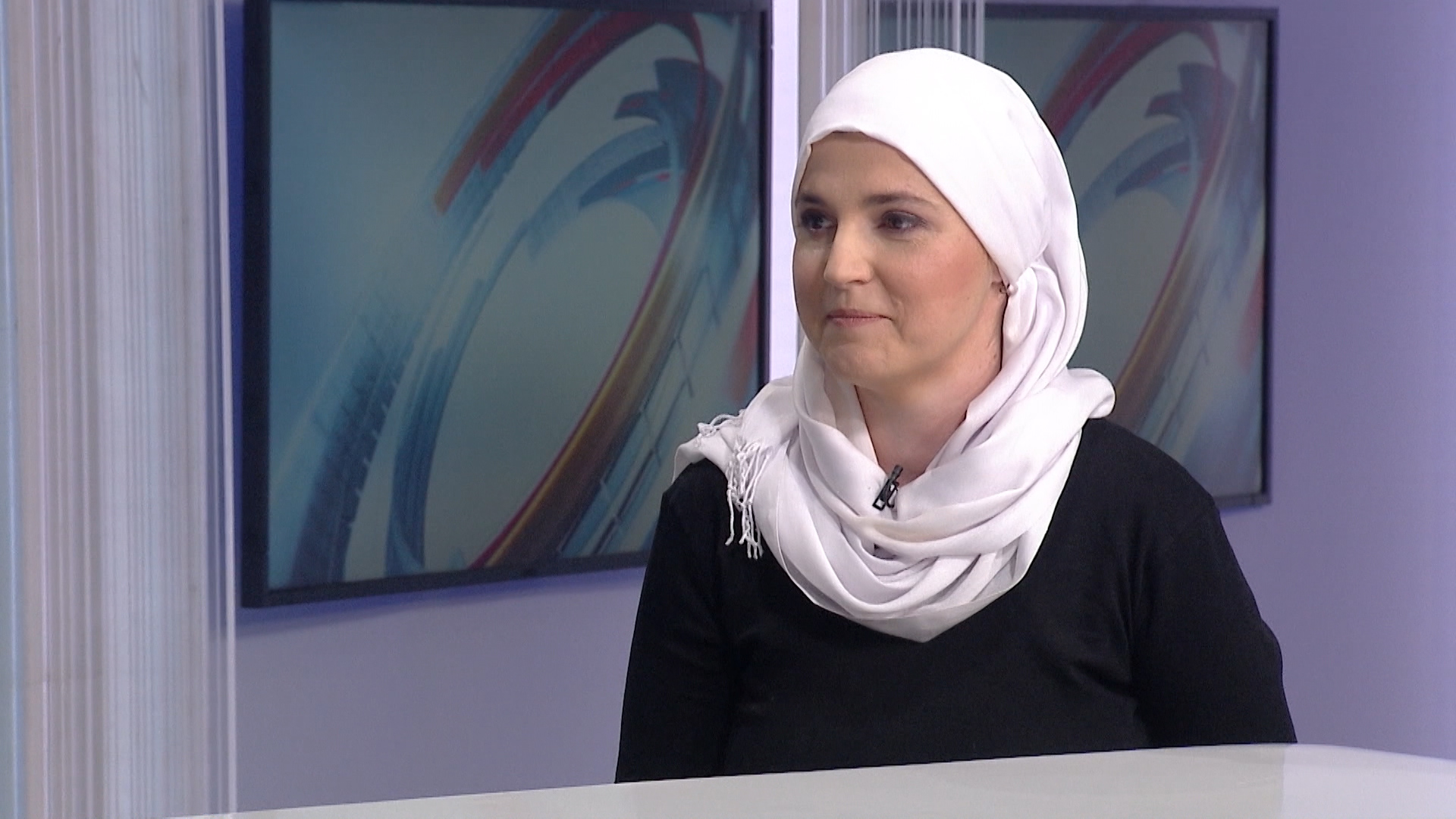 WEBSA-DU-AMILA KAHROVIC-61217-1(20171206-191639801).Still001