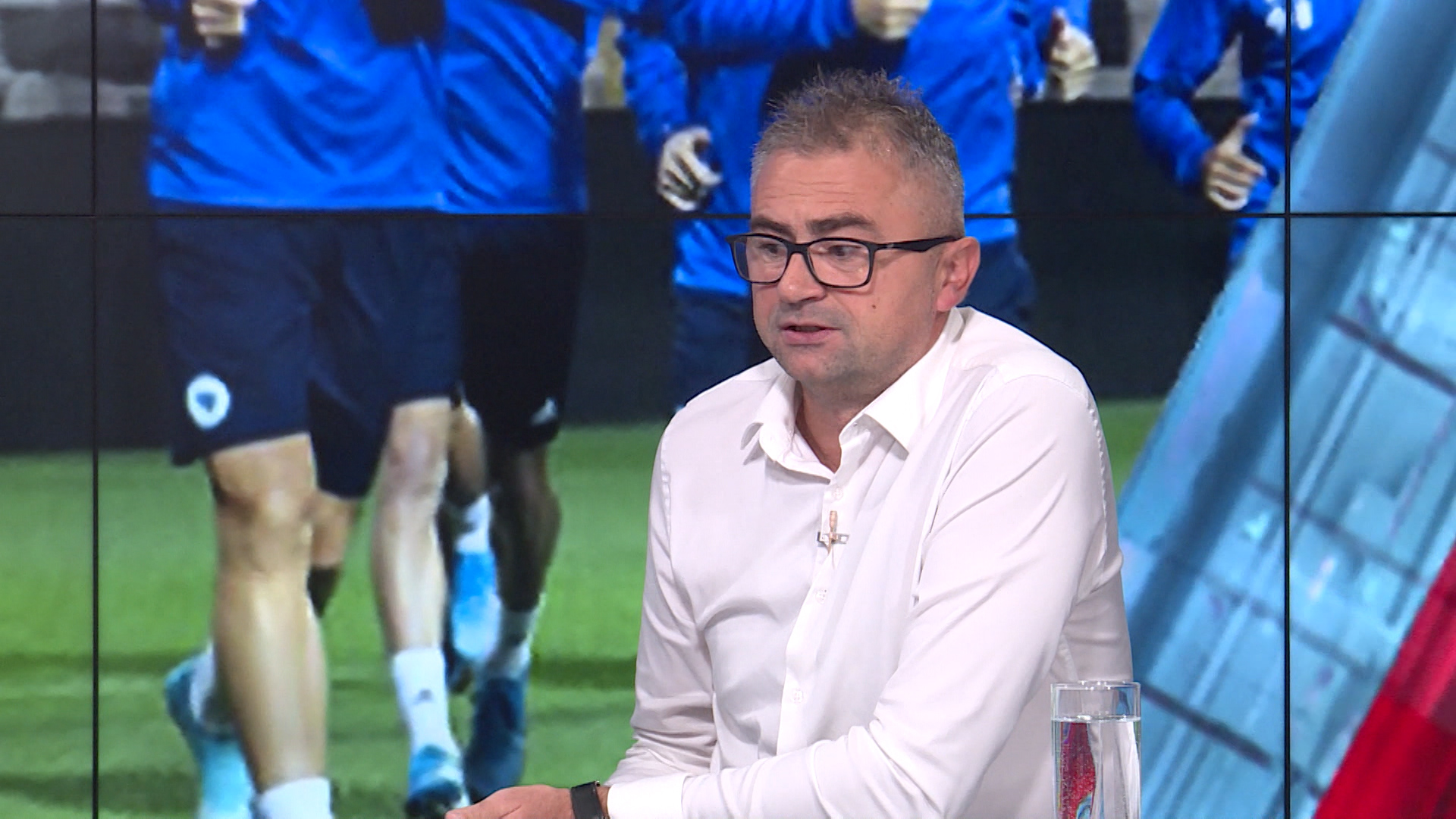 WEBSA-TIRO-DRUSTVENE-121020-DU(20201012-174937069).00_01_13_17.Still001