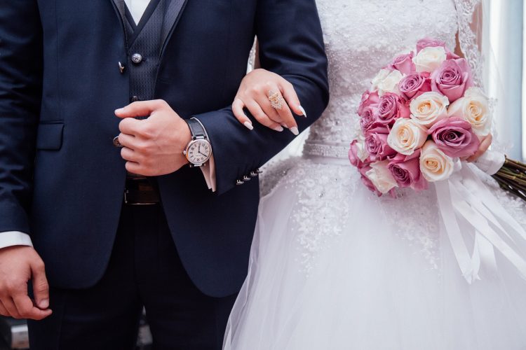 wedding-2595862_1920-750x500