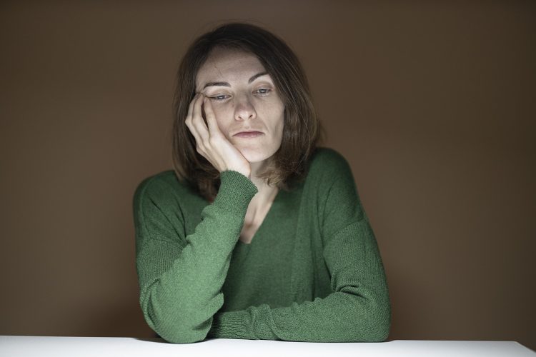 woman-4620497_1280-750x500