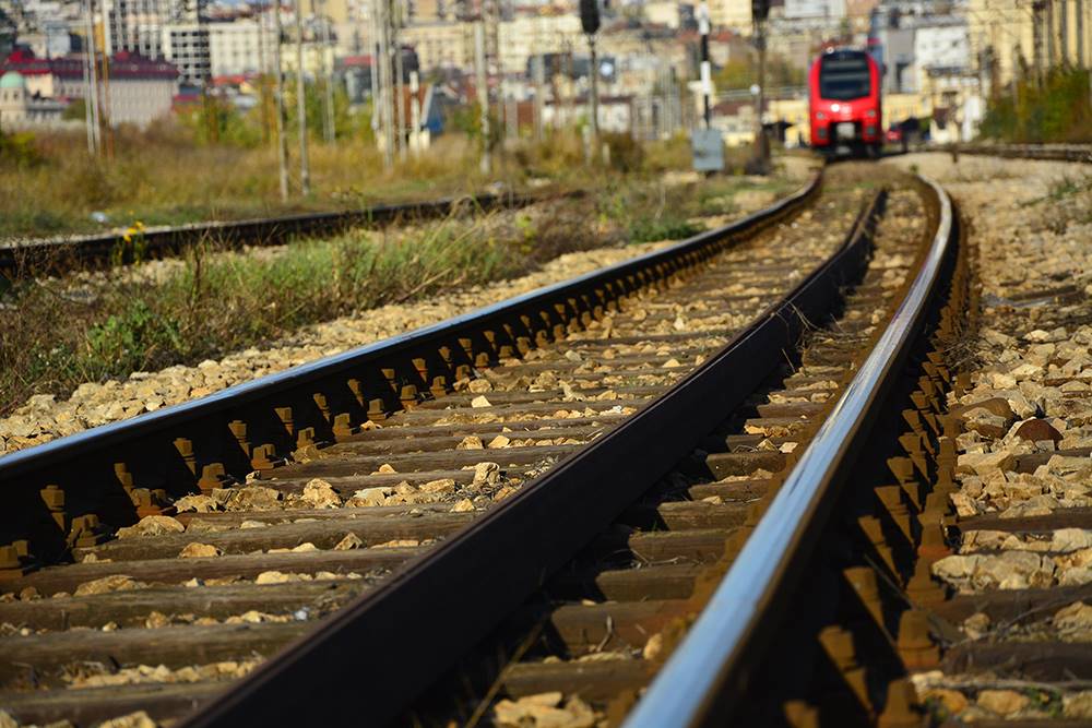 zeleznica-pruga-voz-sine-foto-shutterstock-3-
