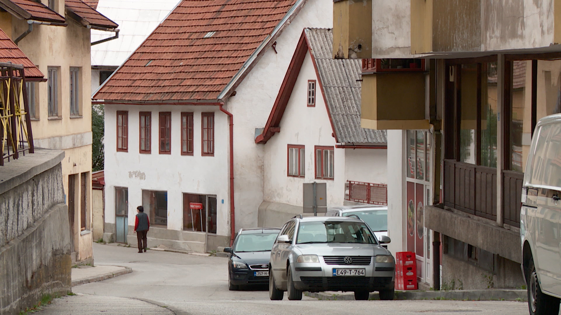 zg-crnadak-010918-eme-wmt.00_02_14_12.Still006