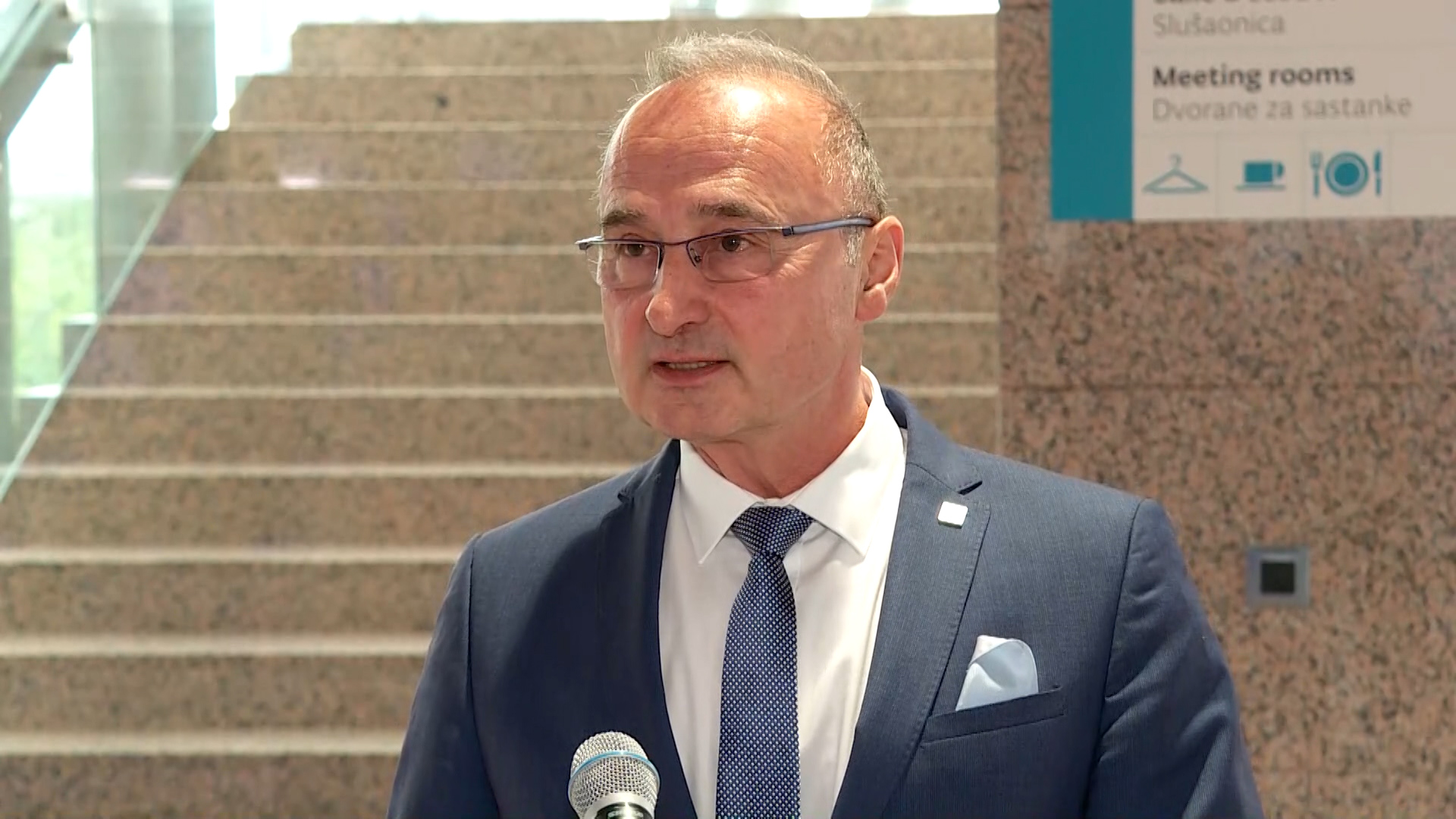 zg-live 7-1420-280520.14_50_24_10.Still001