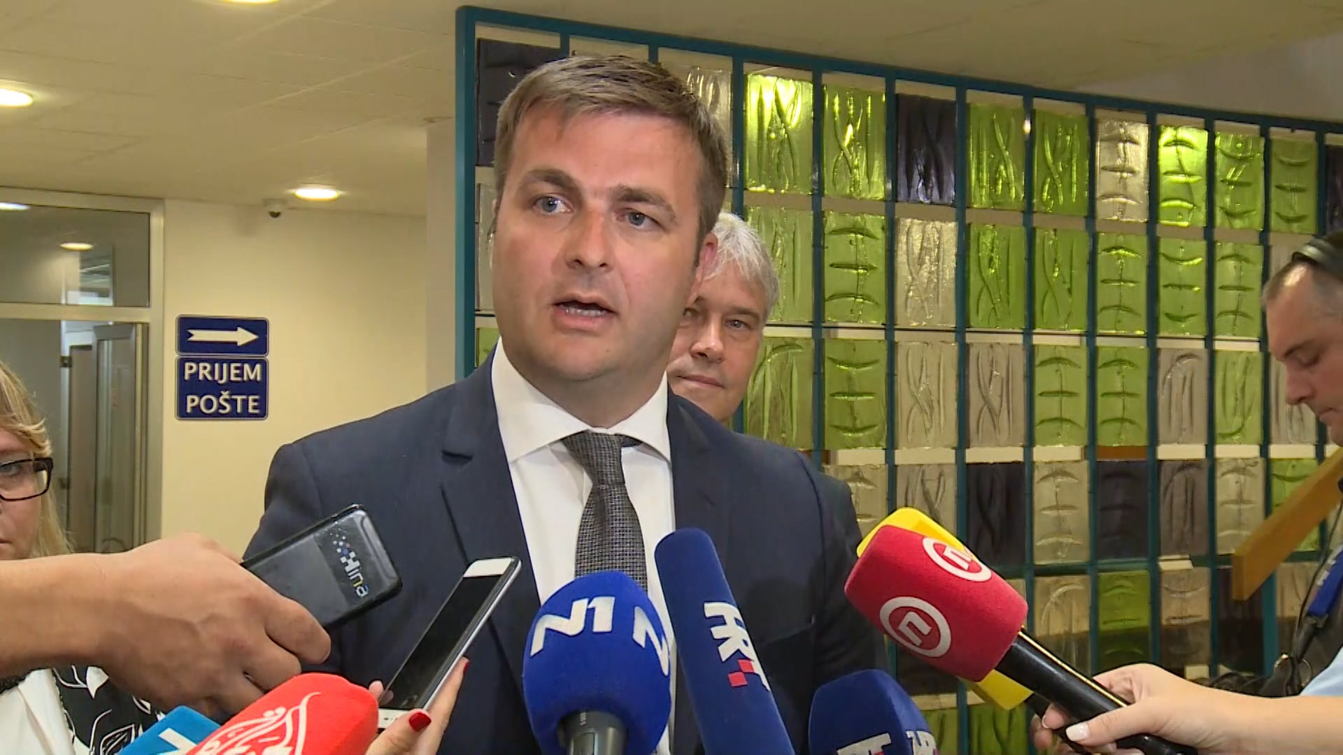 zg-live 8-1110-290719.11_21_37_00.Still001