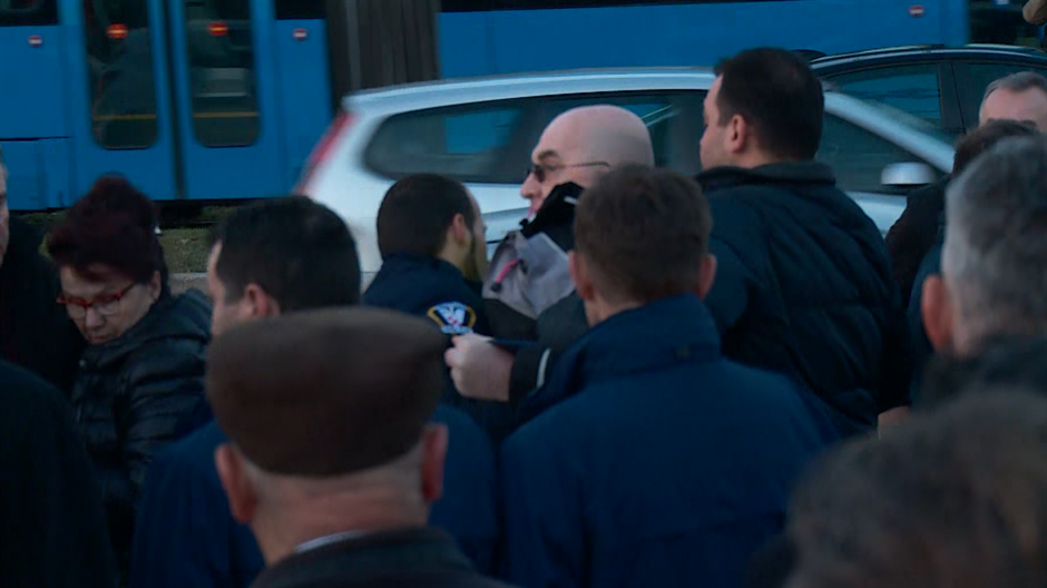 zg-live 8-1540-101218_1.15_57_50_17.Still002