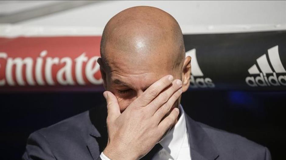 zinedine-zidane-facepalm-1476358657672