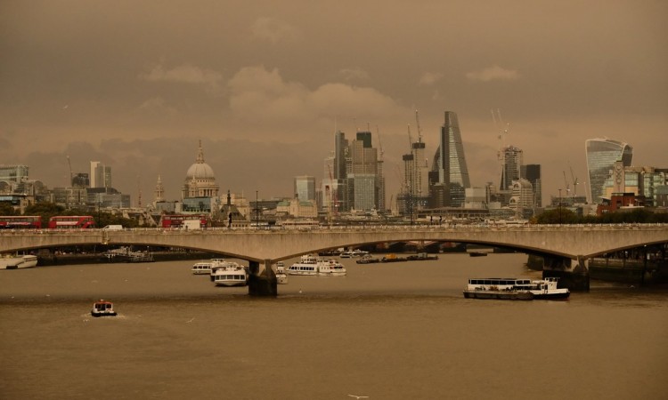 Zuto_nebo_iznad_Londona_Twitter