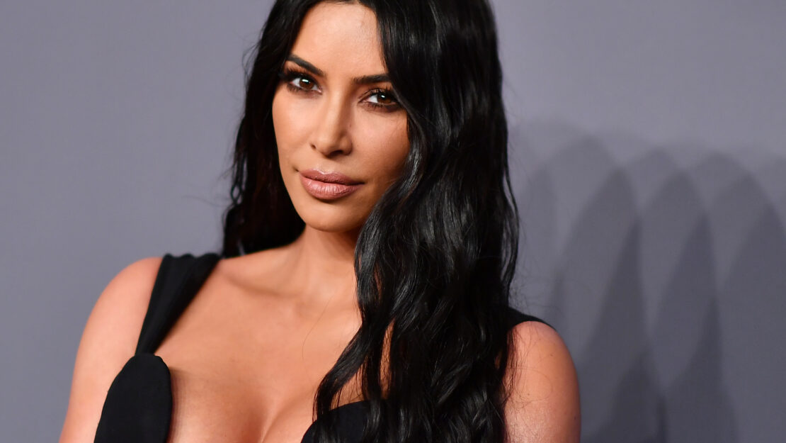 These are your first signs of chronic illness from one of the women and Kim Kardashian