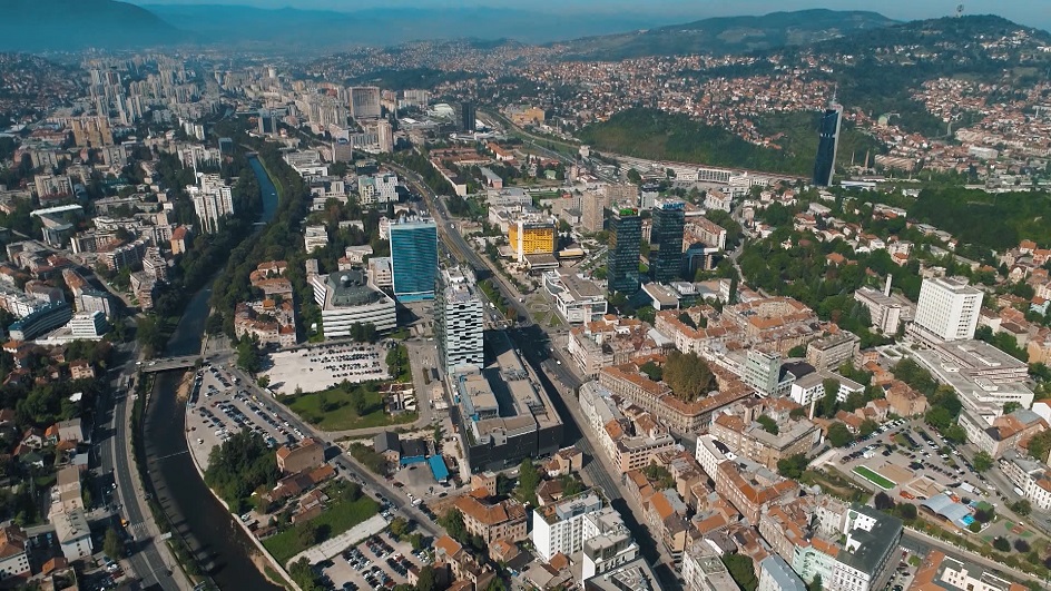 Preminuo novinar, književnik i humorista Enver Enko Mehmedbašić - N1