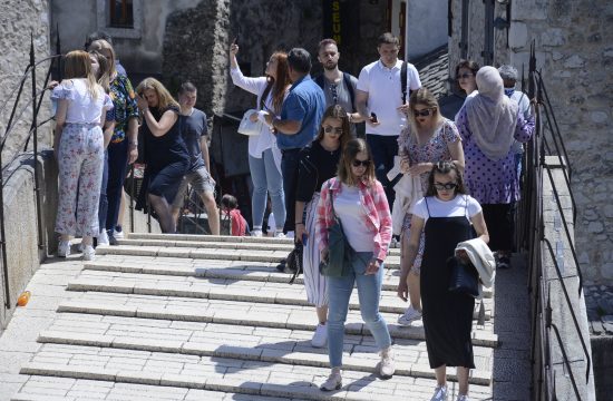 Znakovi oporavka: Stari grad u Mostaru konačno ispunili turisti