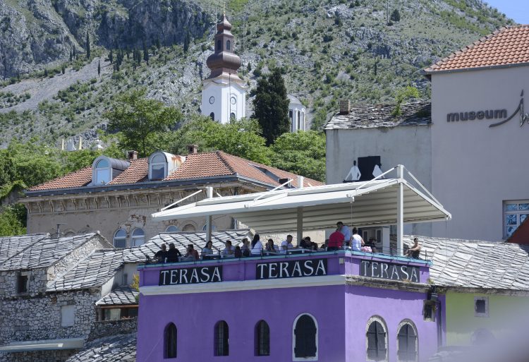 Znakovi oporavka: Stari grad u Mostaru konačno ispunili turisti