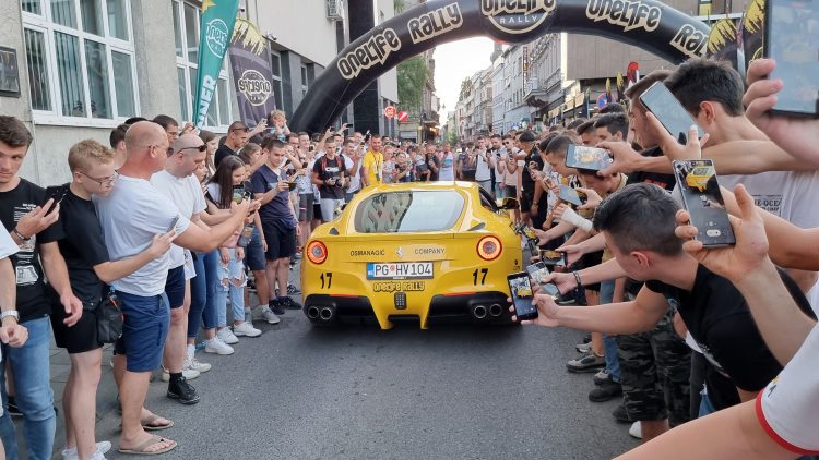 Superluksuzni automobili na ulicama Sarajeva