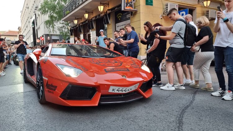 Superluksuzni automobili na ulicama Sarajeva