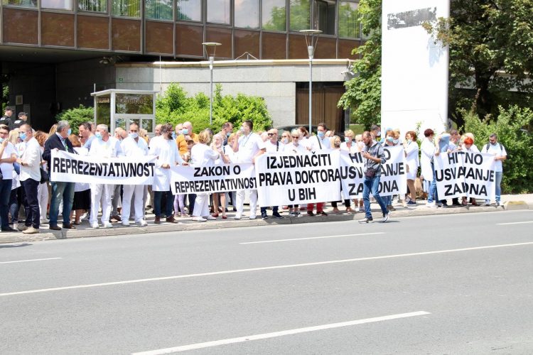 Protesti zdravstvenih radnika u Sarajevu